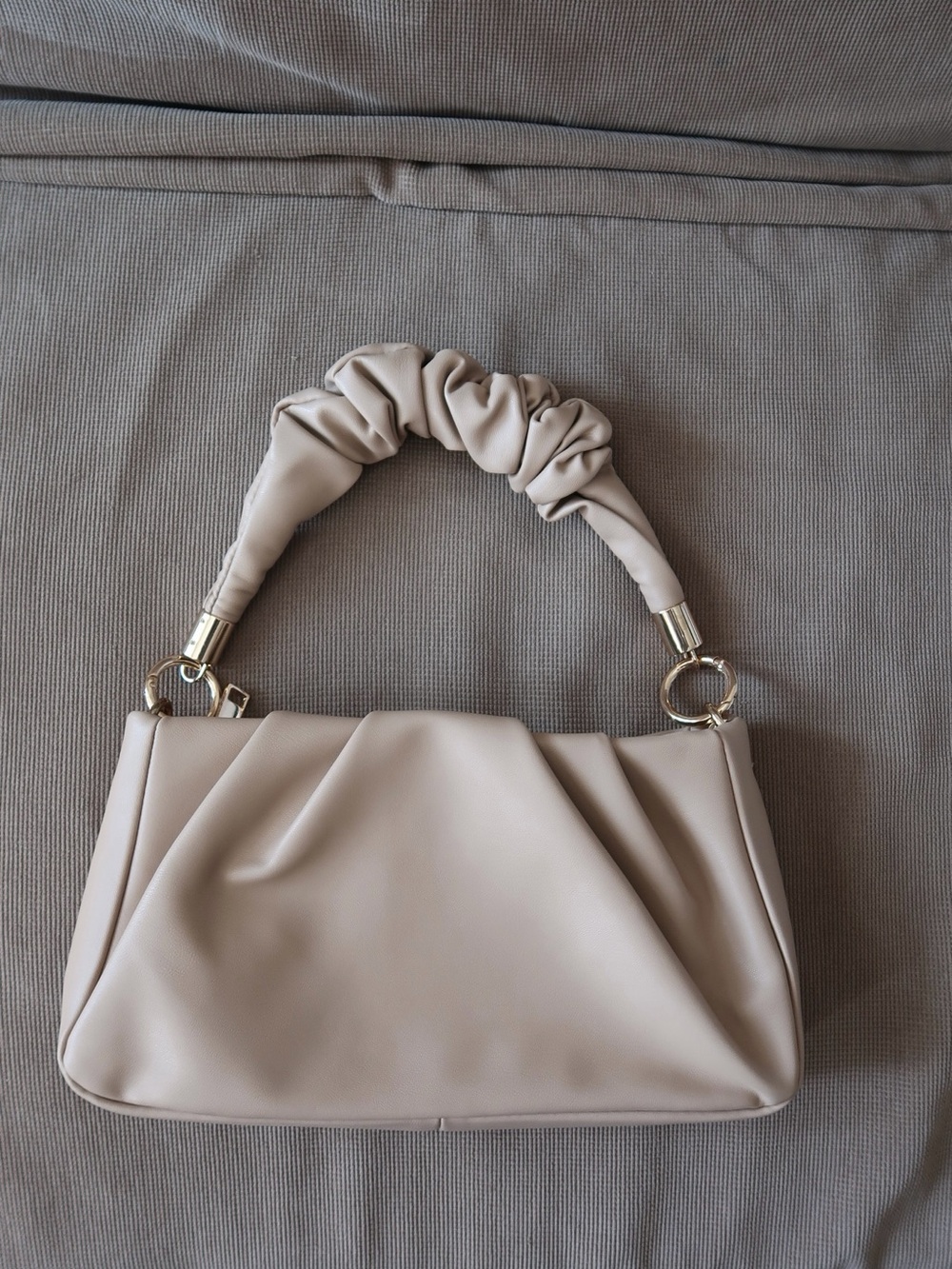 HOXIS Cloud Pouch Bag Nude Ruched Scrunchie Hobo + Crossbody Strap